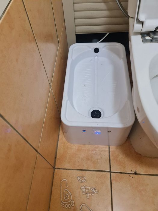 Кошачий туалет с авто смывом