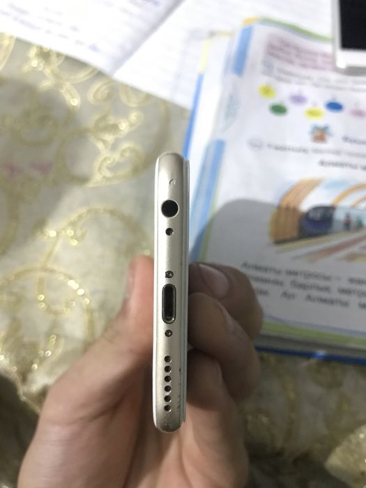 Айфон 6с  64гб.