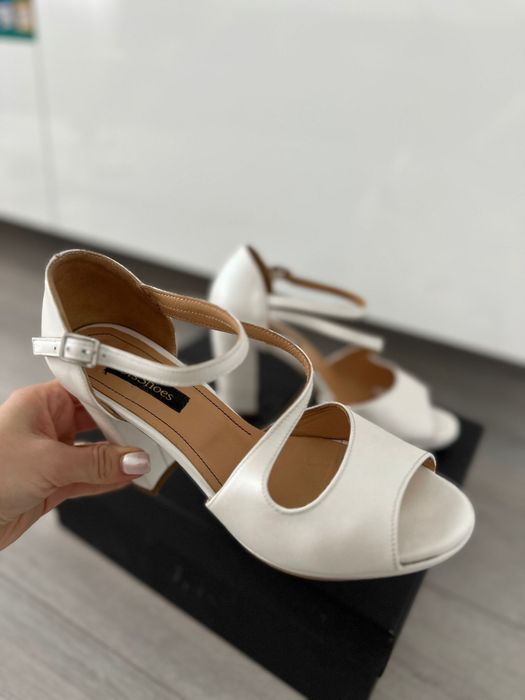 Pantofi de miresa, marimea 37