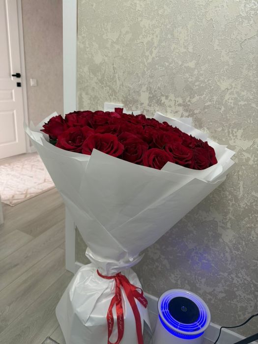 Цветы розы и корзина розы