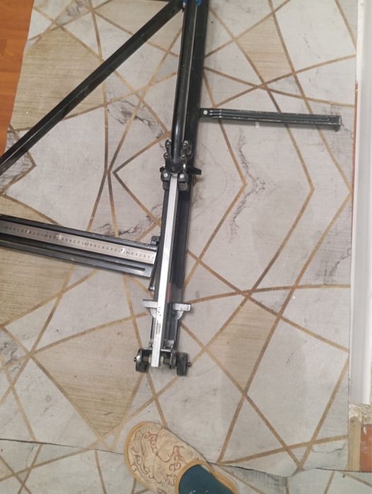 Ручной плиткорез с лазерем.