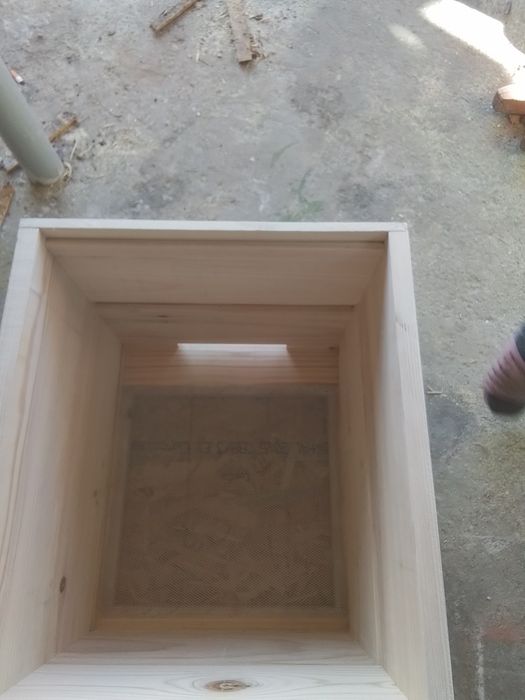 Vind Lăzi stupii  noi 170 lei