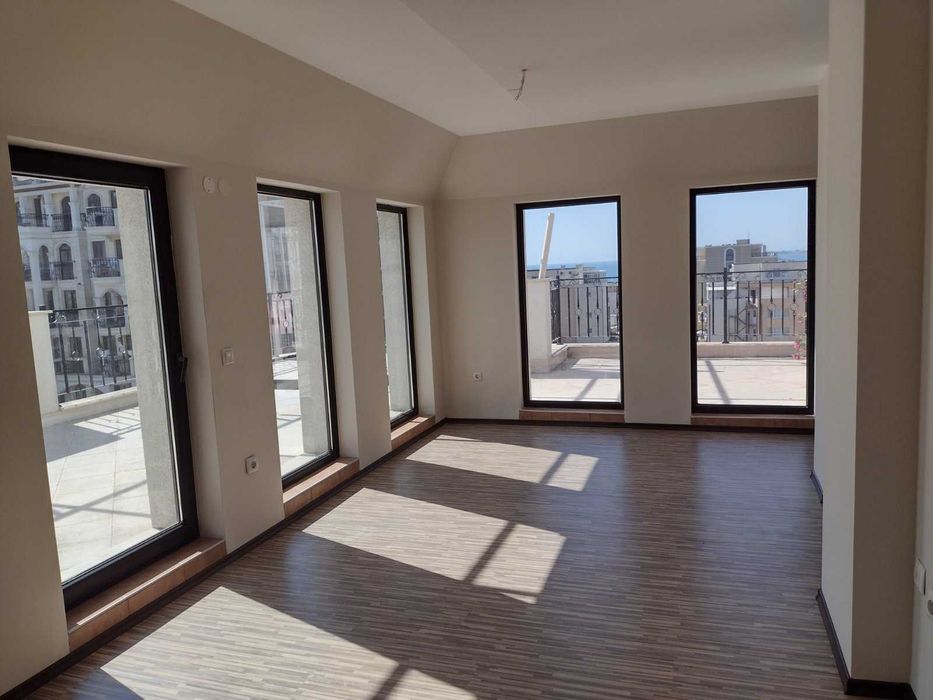 Продава се Тристаен апартамент в Свети Влас - 134 кв.м за 784 €/кв.м - Снимка #1