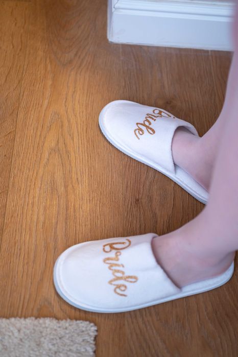 Set halat XL si papuci 40-44 mireasa BRIDE stare foarte buna