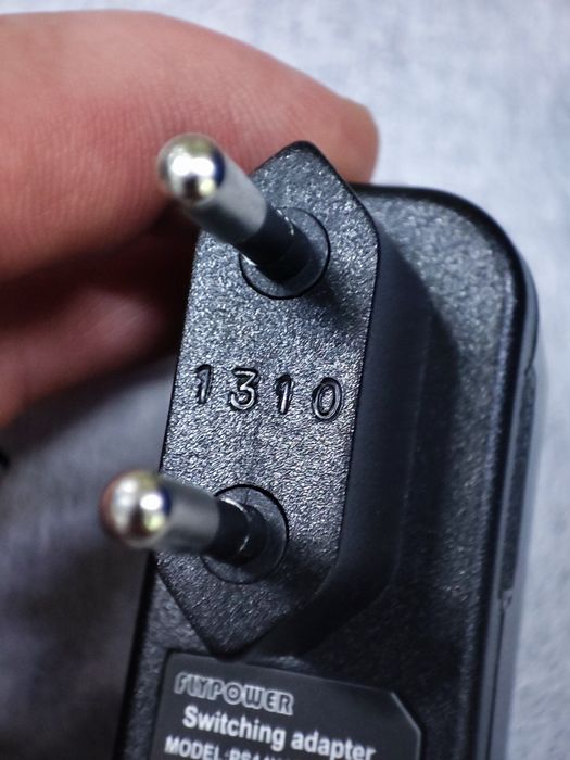 Alimentatoare 12V 1A noi – pentru camere supraveghere, routere, LED