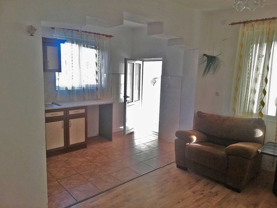 Къща с двор 628 кв.м в с. Габарево