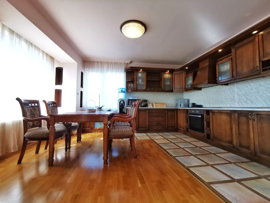 Продава се Тристаен апартамент в Варна, Гръцка махала - 120 кв.м за 2917 €/кв.м - Снимка #3