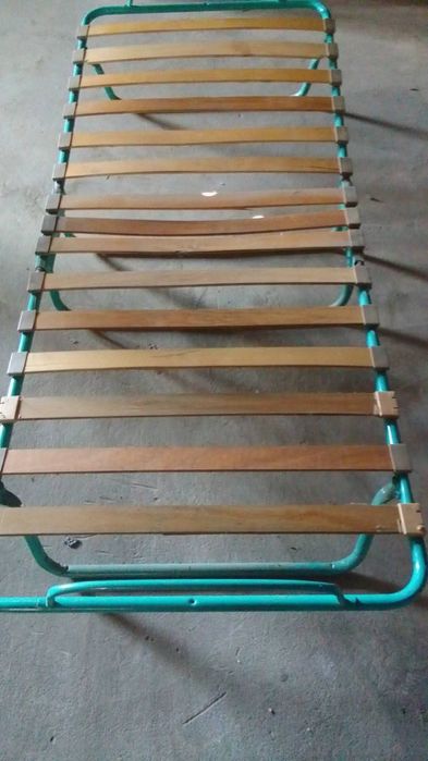 Стабилни походни легла с дървени летви