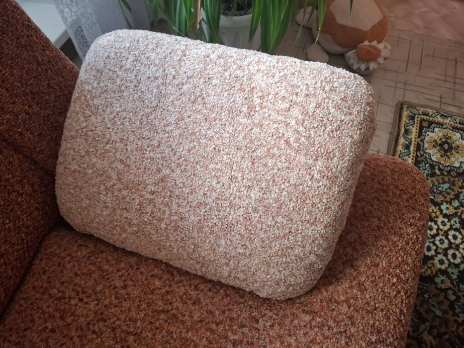 .Продам 2,3 диван в хорошем состоянии.