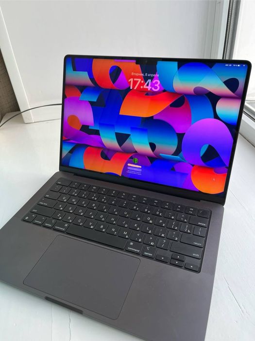 Apple MacBook Pro 14 / 2023 / 14.2" / 18 Гб / SSD 512 Гб