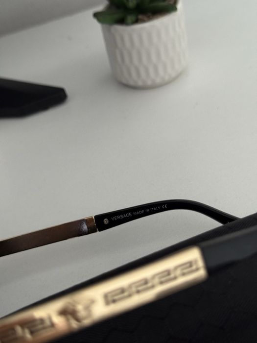 vand ochelari versace - stil luxury