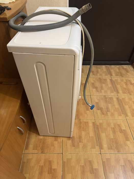 Продам стиральную машинку Indesit WIUN100