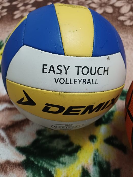 Продам  мяч для волейбола с носом.