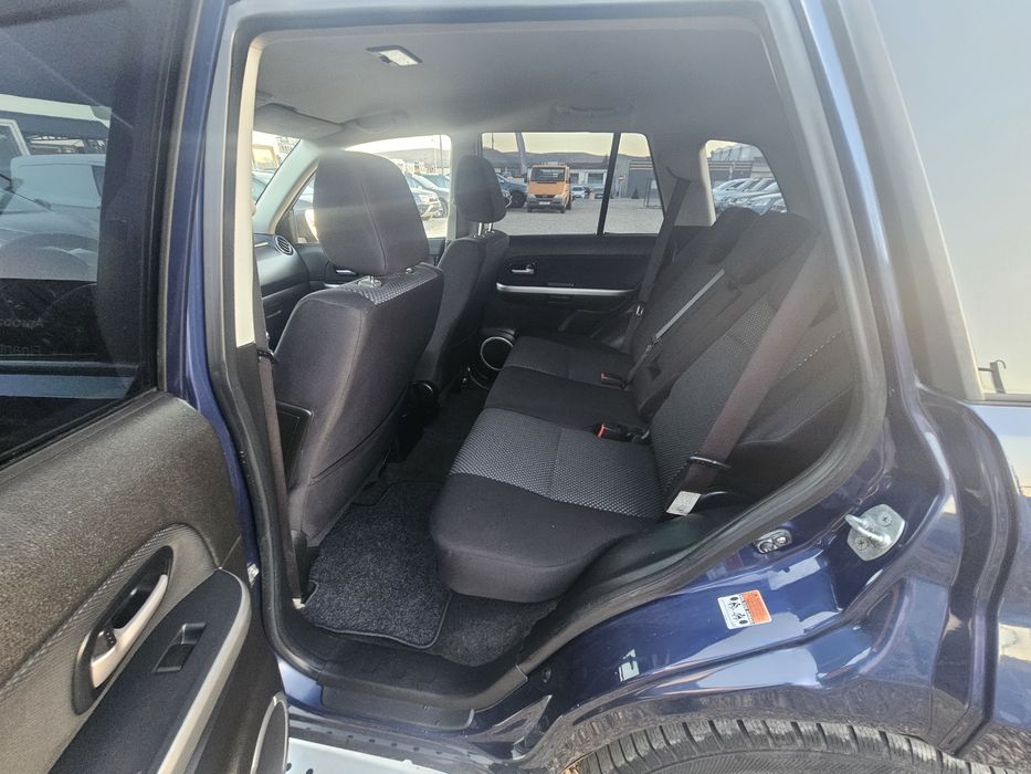 Suzuki grand vitara  An 2006 1.9 Diesel  4x4 cu reductor,  Navigație  Jante  Cârlig  Posibil rate *