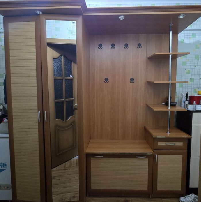 Продаётся прихожая б/у.
