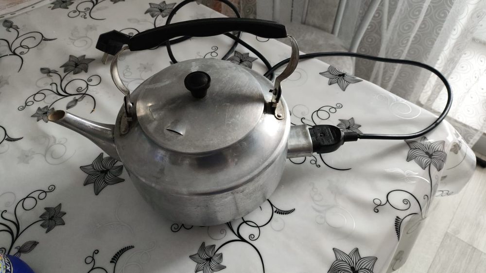 Продам электрический чайник