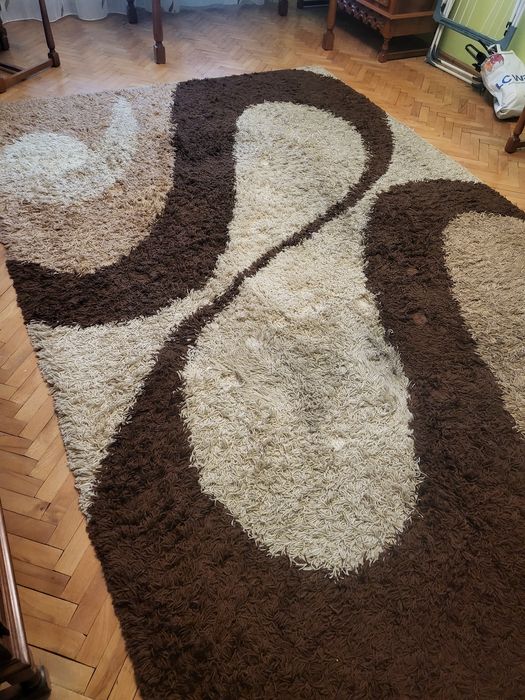 Covor living puțin folosit