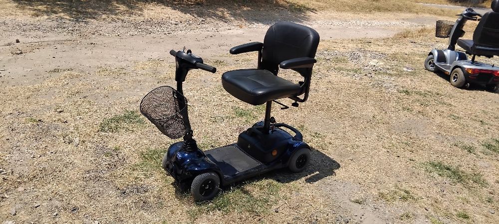 Електрически скутер за трудно подвижни хора