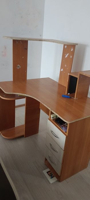 Продам столик угловой