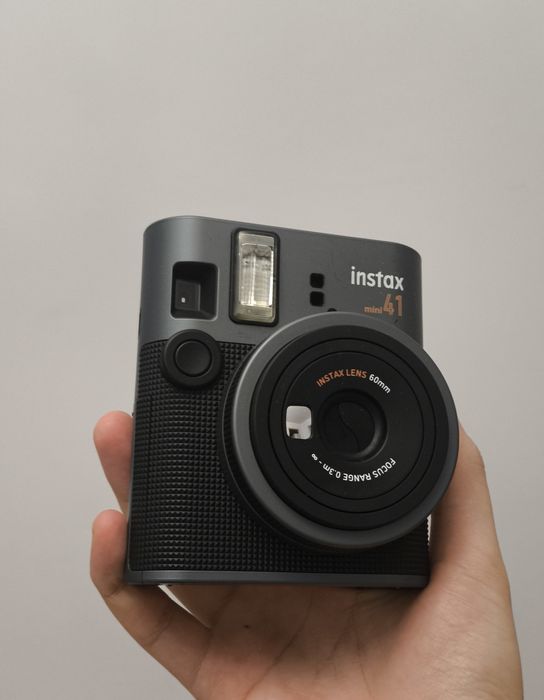 Продам фотоаппарат Fujifilm Instax mini 41