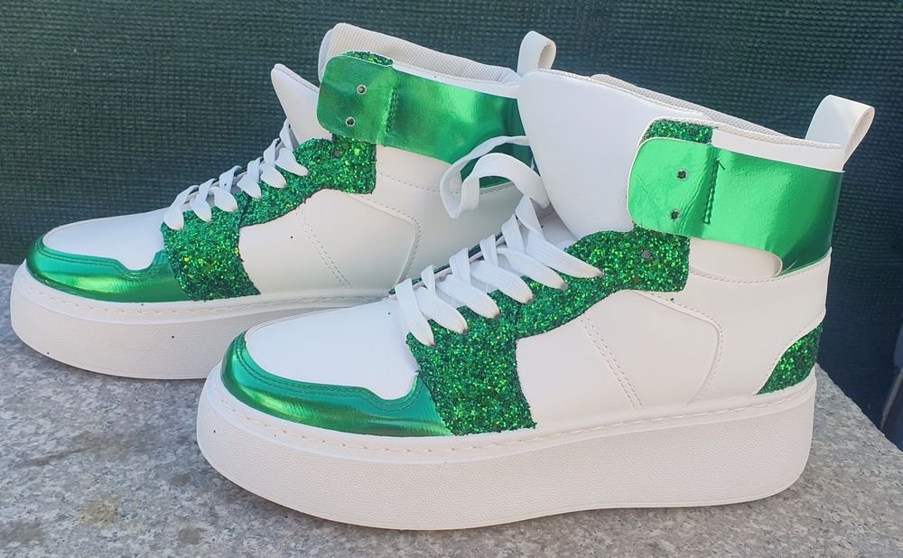 Adidas gheata nr.40 / Nou