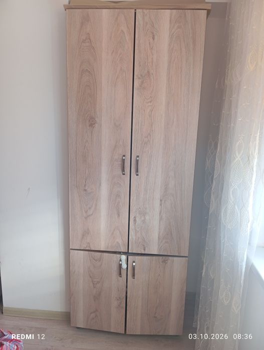 Продам шкаф в прихожую с зеркалом