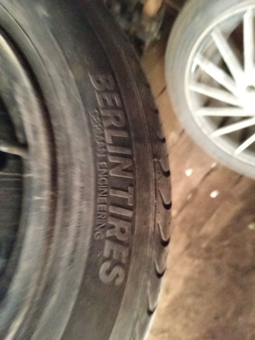 Продам комплект резины с дисками