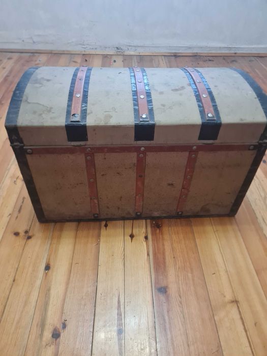 Продавам старинен сандък от 1890 год.