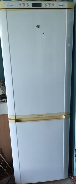 Холодильник Samsung