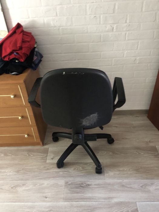 Продается стол