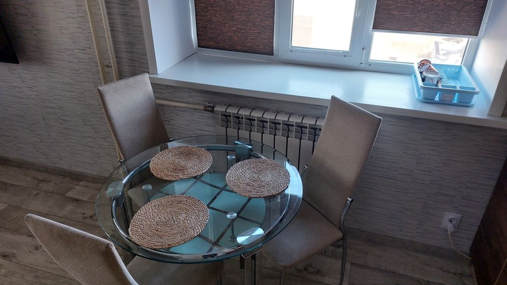 Продам стол и стулья