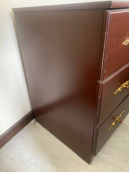 Тумбочка для спальни или прихожей