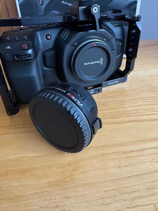 Blackmagic Pocket Cinema Camera 4K + obiectiv Canon 85mm 1.8 + Viltrox MFT + cage
