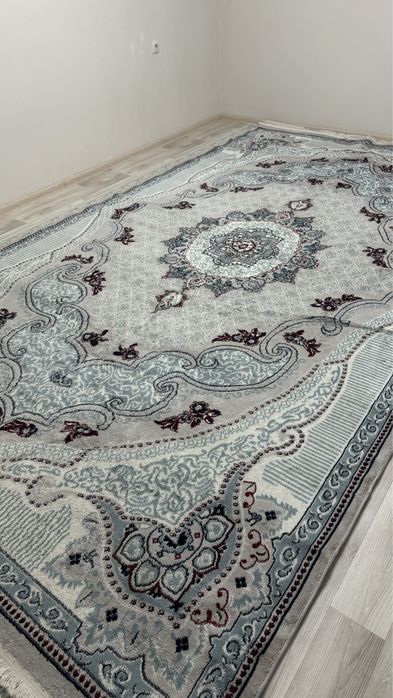 Продам ковер почти новый