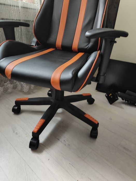 Продам игровое кресло