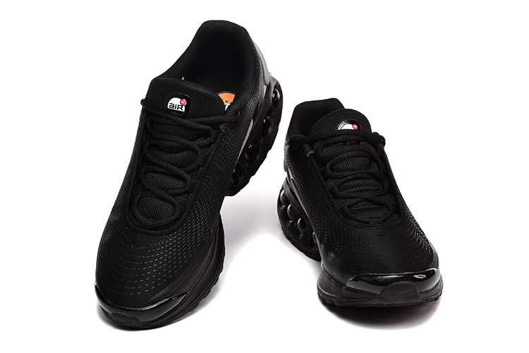 Продавам нови оригинални мъжки маратонки Nike Air Max DN black grey