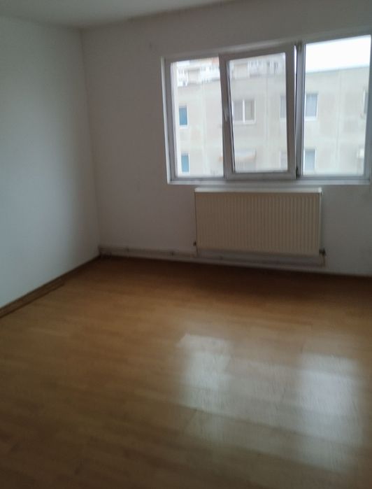 Închiriez garsoniera