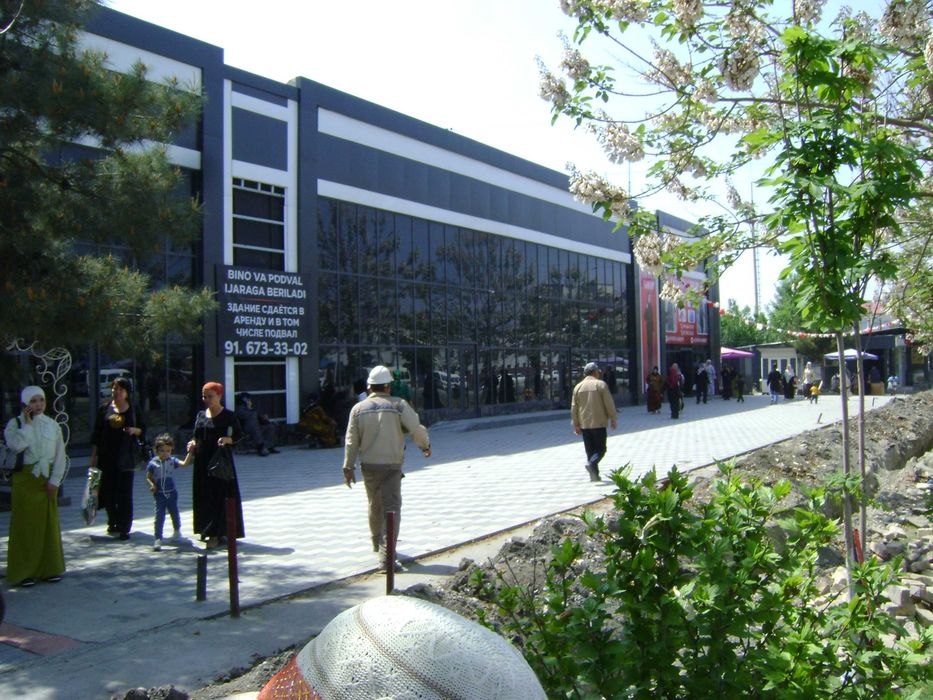 Цифровой  рабочий  фотоаппарат Sony. В комплекте аккумуляторы б/у