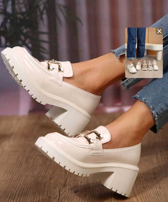 Обувки в бежов цвят