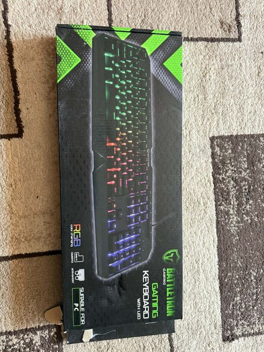 Vand 2 tastaturi de gaming