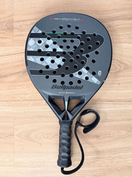 Bullpadel Hack 04 Hybrid PAQUITO NAVARRO 2026