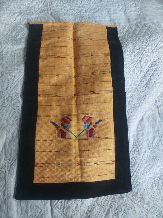 Автентични престилки за носия