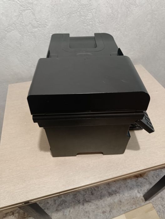 Продам МФУ HP M1212