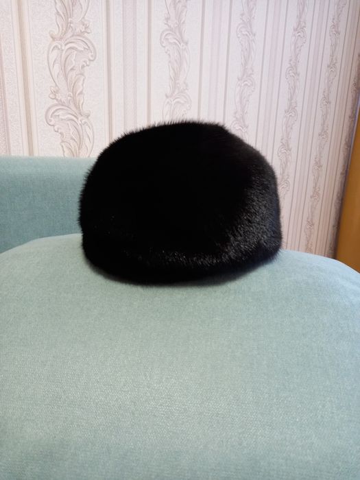Женский норковый берет.