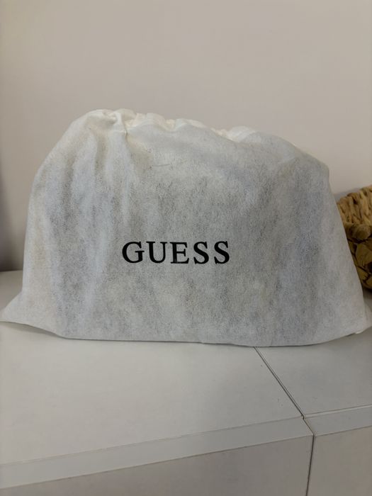 дамска чанта GUESS
