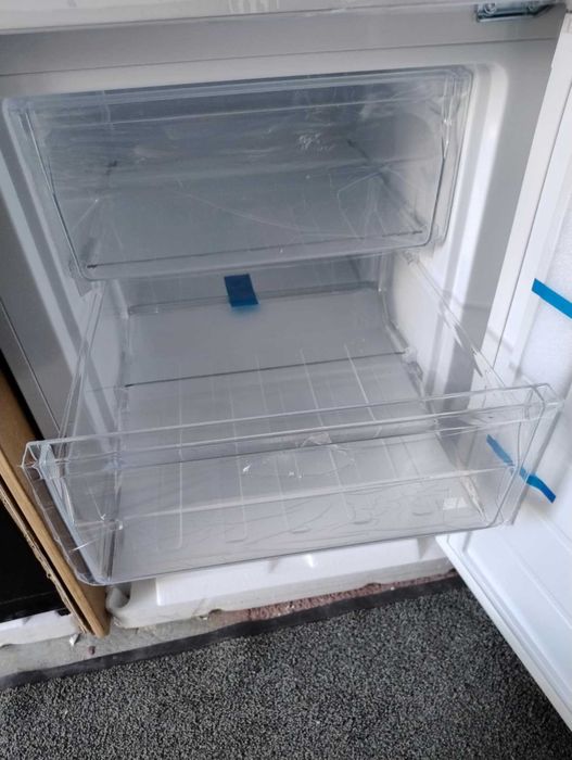 *Ново* Koмбиниран Хладилник с долен фризер CHIQ 176 см