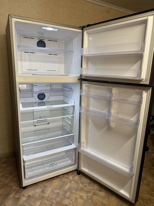 Холодильник Samsung