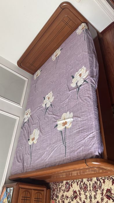 Срочно продам кровать и тумбочку