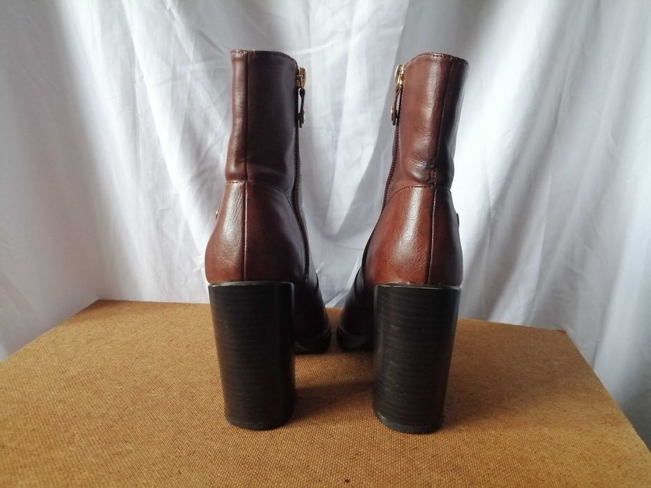 №36 Bata дамски боти естествена кожа