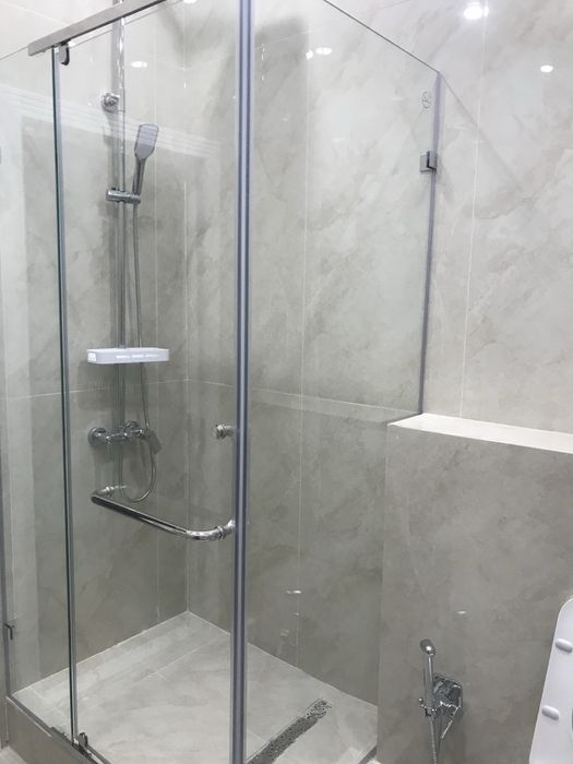 Душевые кабины и ванные перегородки